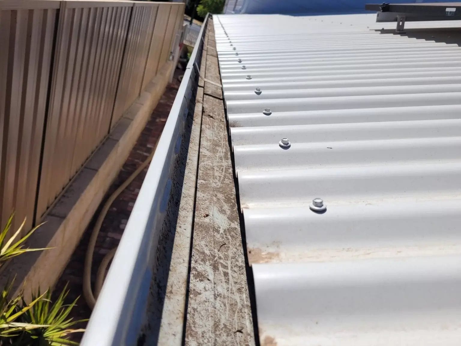 Gutter Cleaning after-img